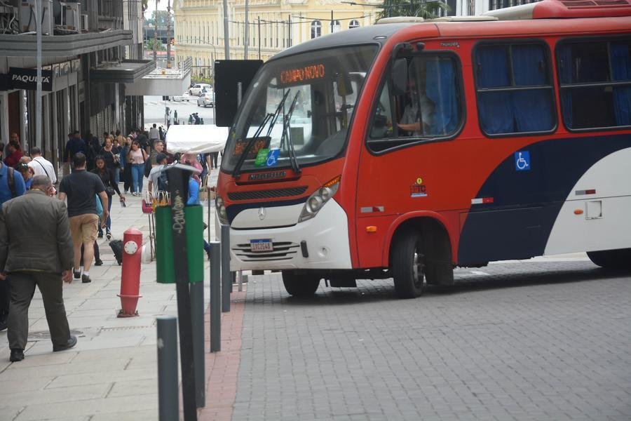 Pontos retornam a operar na avenida Borges de Medeiros, mas dificultam manobra para o retorno