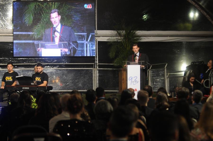 Lamachia destacou as a&ccedil;&otilde;es realizadas pela OAB/RS durante a enchente e refor&ccedil;ou a import&acirc;ncia da advocacia no atual momento pol&iacute;tico do Brasil