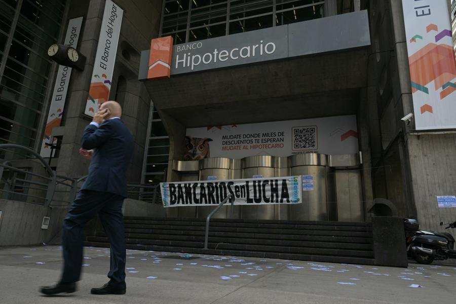 A "a&ccedil;&atilde;o sindical" de 36 horas come&ccedil;ou na quarta-feira com uma manifesta&ccedil;&atilde;o em frente ao Congresso para acompanhar a marcha semanal dos aposentados