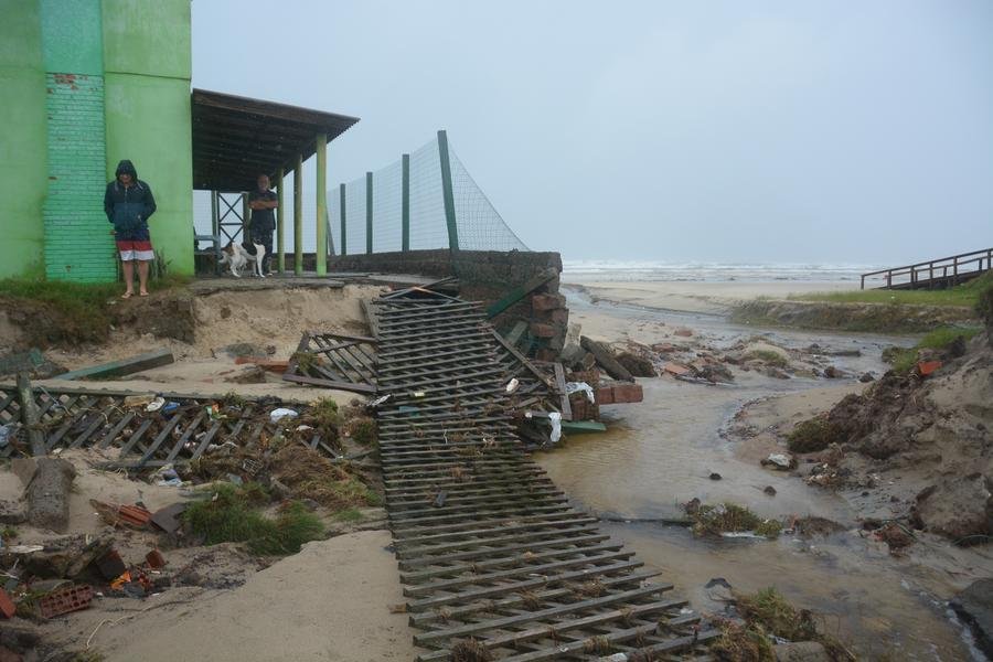 Rajadas podem ultrapassar os 90 km/h em &aacute;reas como a Costa Doce, Litoral M&eacute;dio e Norte