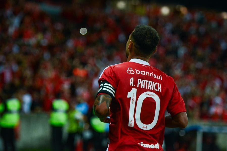 Camisa 10 brilhou na noite dessa quinta-feira, no Beira-Rio