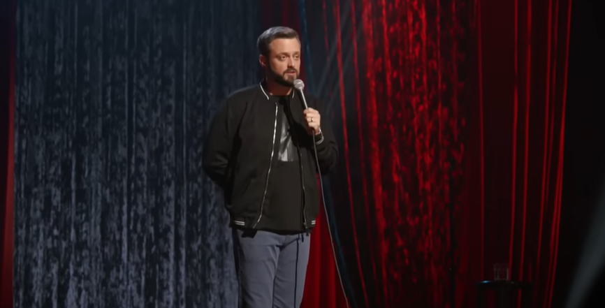 Bargatze est&aacute; em ascens&atilde;o com performances esgotadas nos Estados Unidos e especiais de stand-up na Netflix
