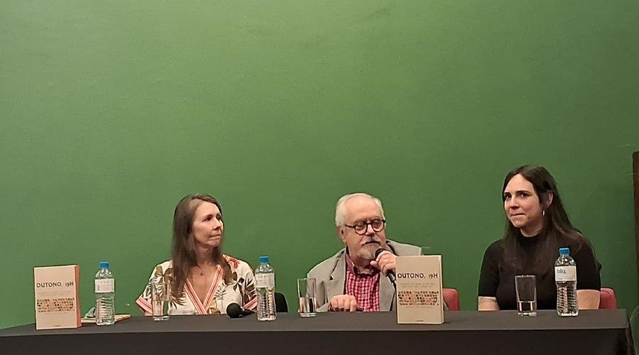 Irka Barrios, Luiz Antonio de Assis Brasil e Carolina Panta no bate-papo de lan&ccedil;amento do livro "Outono, 19H", quinta &agrave; noite, na Casa de Cultura Mario Quintana