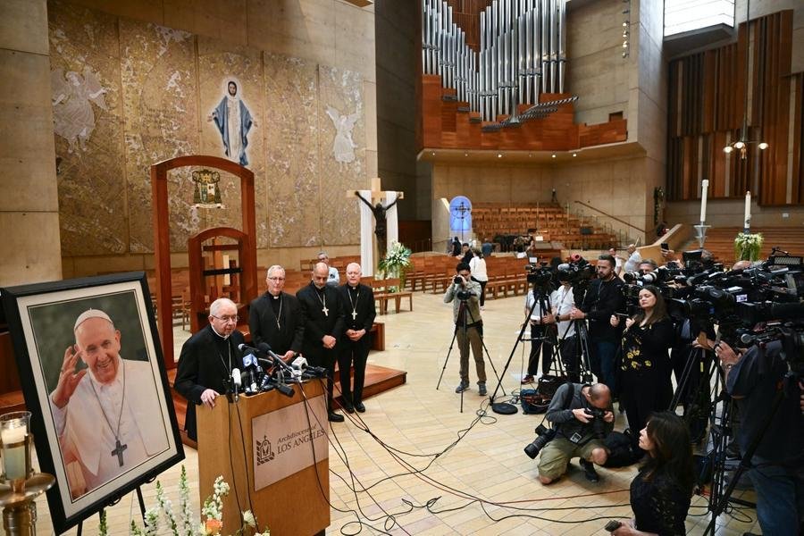O processo de elei&ccedil;&atilde;o &eacute; chamado conclave, no qual podem votar os cardeais com menos de 80 anos