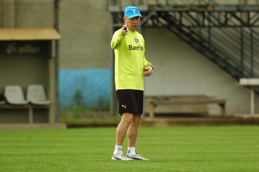 Mano Menezes chegou no Gr&ecirc;mio em 2005 e ficou at&eacute; o final de 2007
