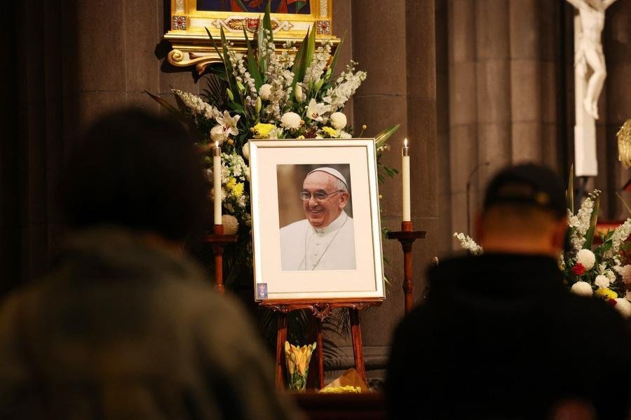 Caix&atilde;o do papa Francisco ser&aacute; levado para bas&iacute;lica de S&atilde;o Pedro na quarta-feira