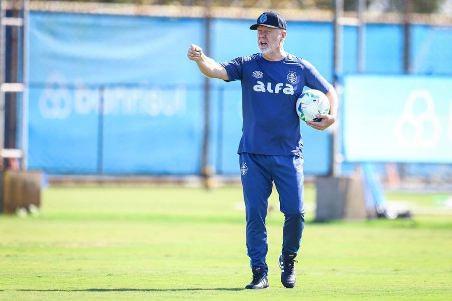 Mano Menezes vai estrear no comando do Tricolor