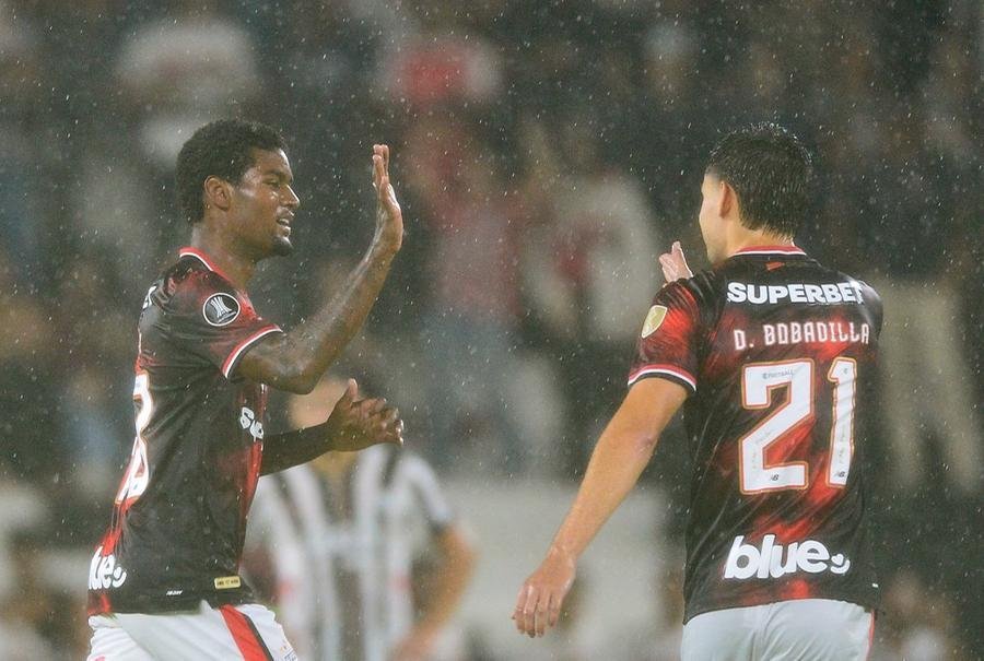 Meio-campista foi decisivo