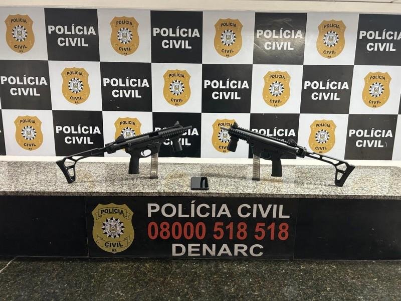 Armas de uso restrito foram apreendidas com o homem