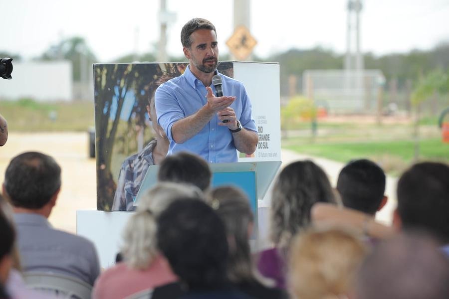 An&uacute;ncio foi feito no loteamento adquirido pelo Governo do Estado, que receber&aacute; 473 casas definitivas