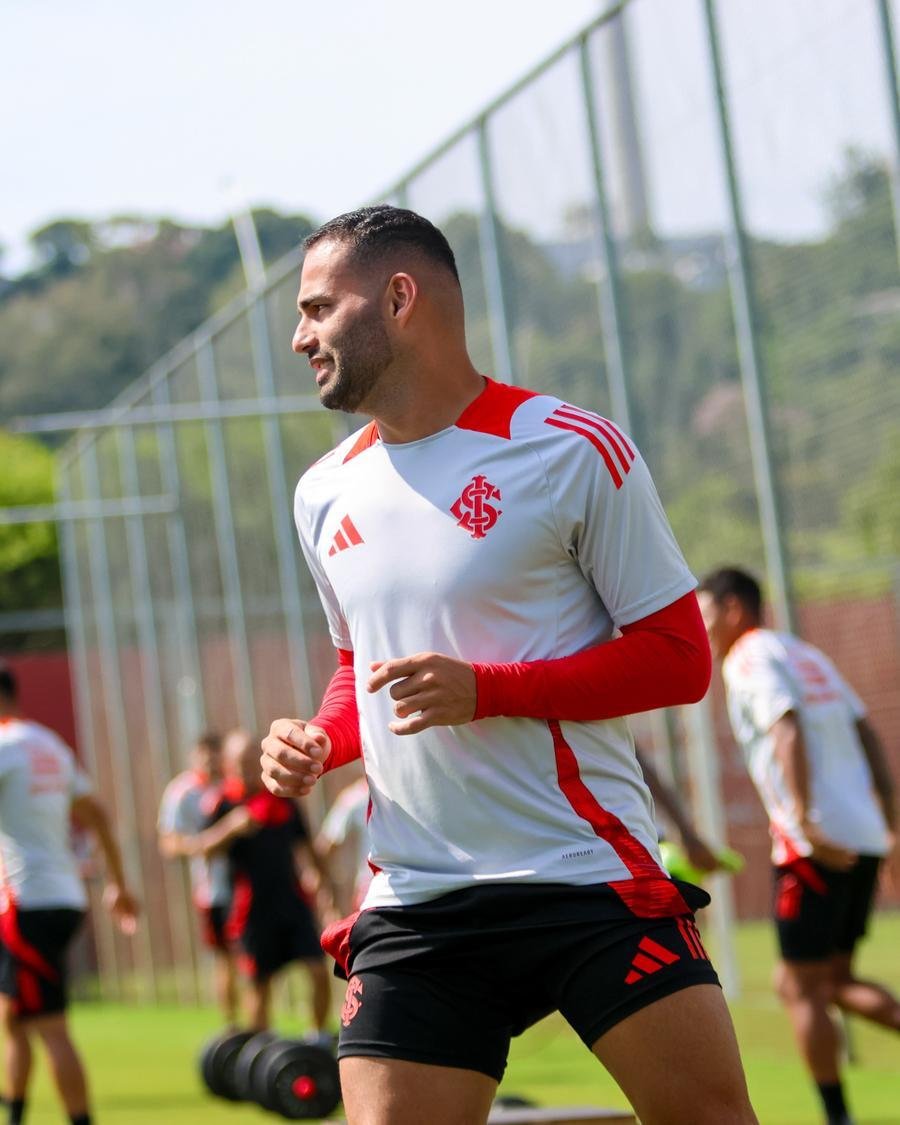 Thiago Maia treina normalmente e est&aacute; &agrave; disposi&ccedil;&atilde;o, mas tem sido pouco utilizado por Roger Machado