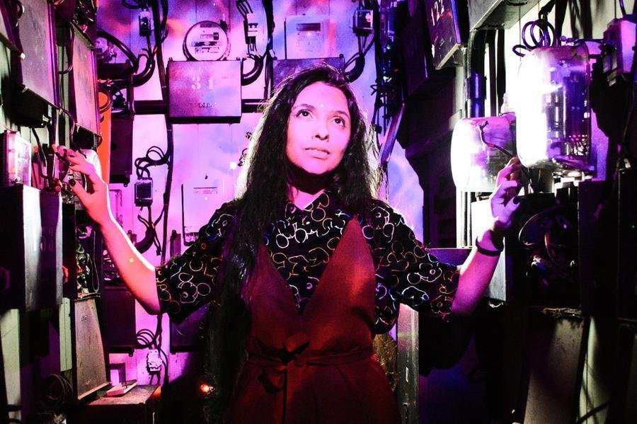 Cantora e compositora J&eacute;ssica Jennifer vai se apresentar na festa com sua banda
