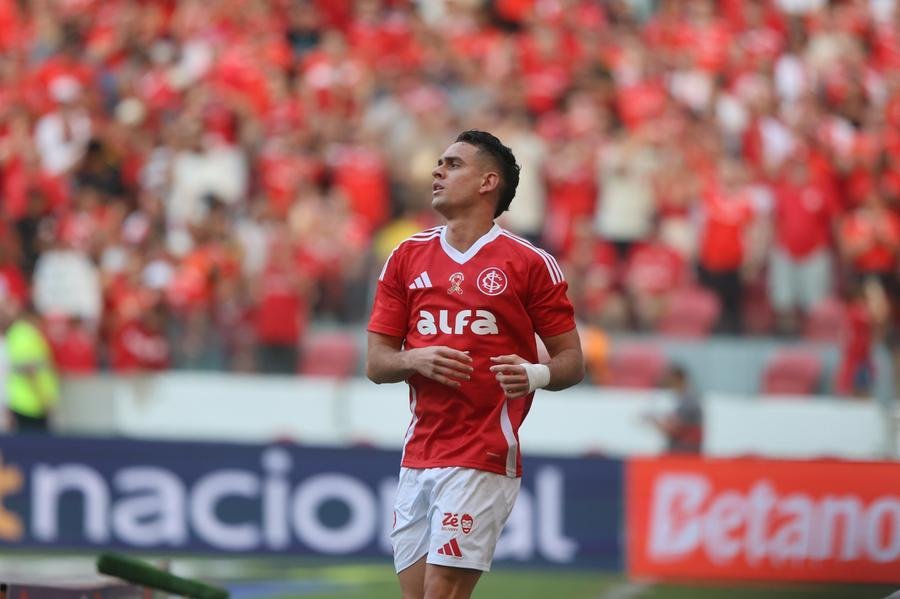Borr&eacute; entrou no segundo tempo, marcou o terceiro gol contra o Juventude, mas saiu de campo lesionado