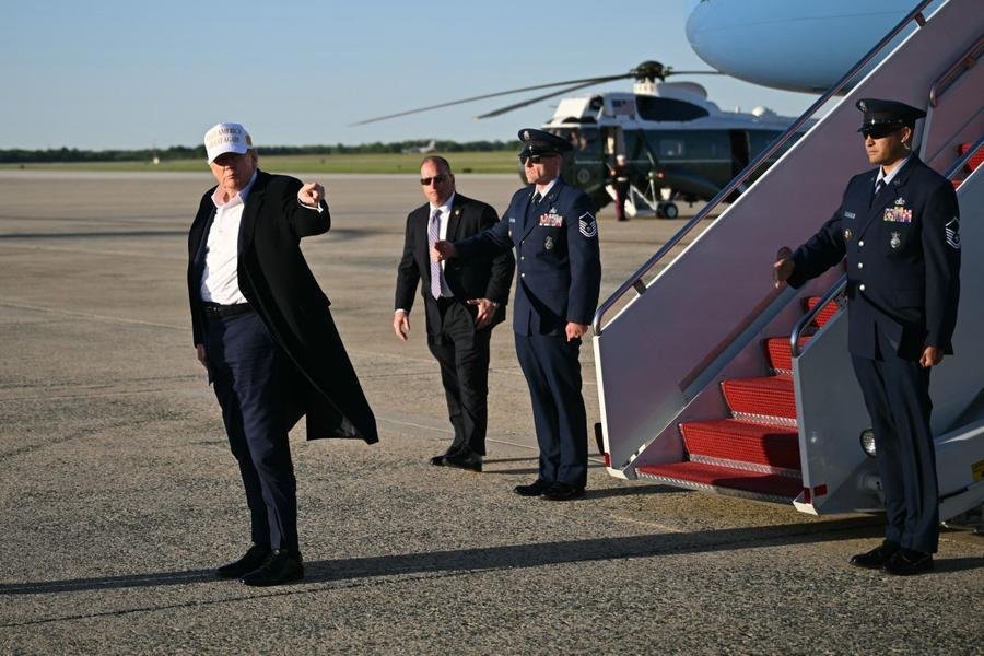 Trump mant&eacute;m press&atilde;o sobre chineses