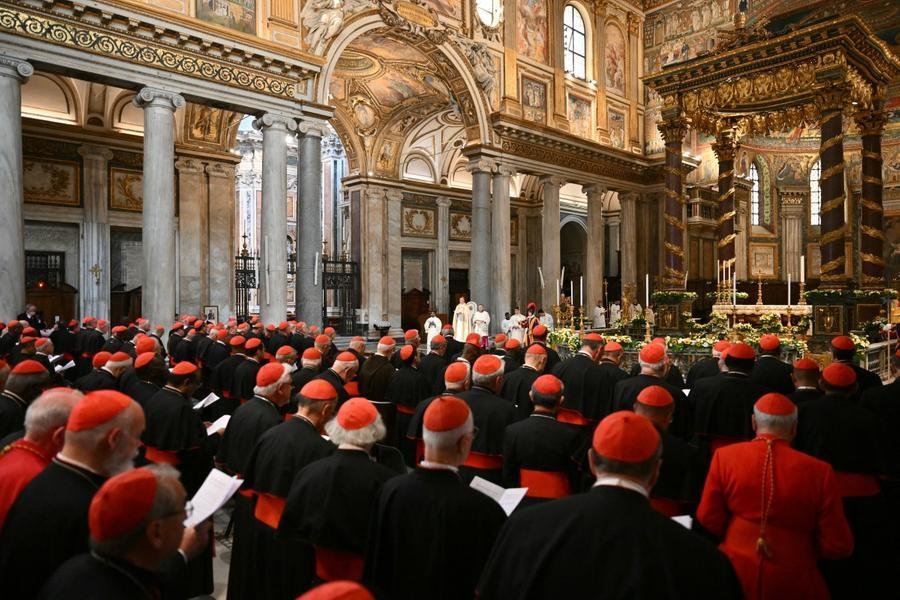 Novo papa come&ccedil;ar&aacute; a ser escolhido em 7 de maio