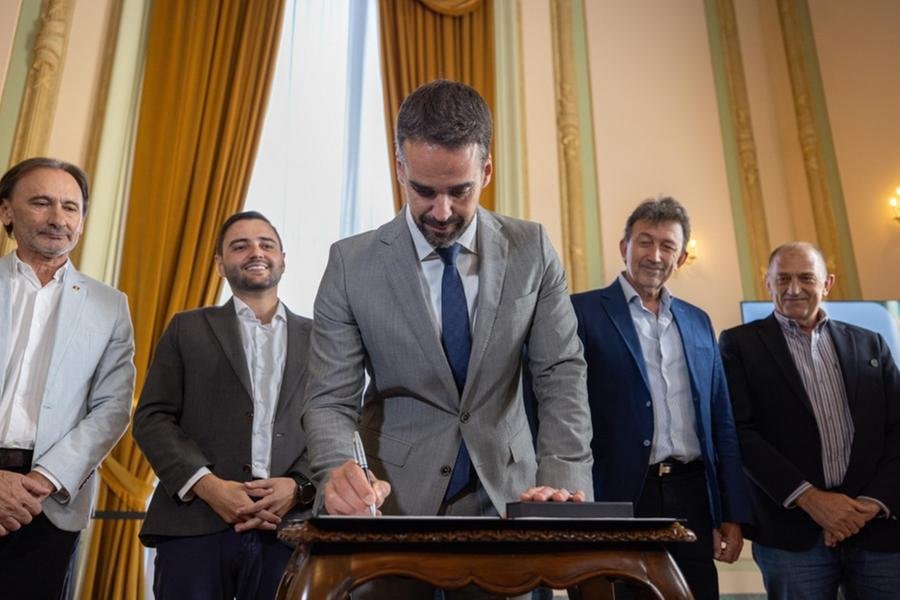 Contrato foi assinado pelo governador Eduardo Leite no Pal&aacute;cio Piratini