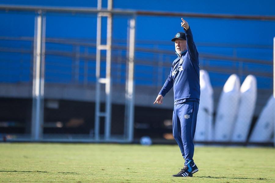 Partida ser&aacute; a primeira na competi&ccedil;&atilde;o com Mano Menezes no comando