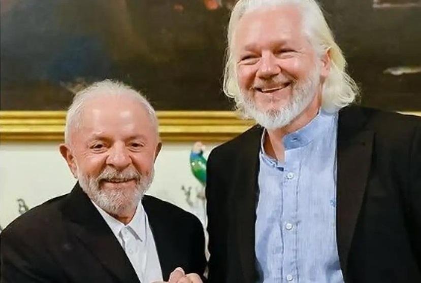 Lula com o jornalista Assange