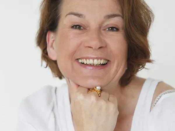 Alexandra Fr&ouml;hlich, de 58 anos, encontrada sem vida em sua casa flutuante