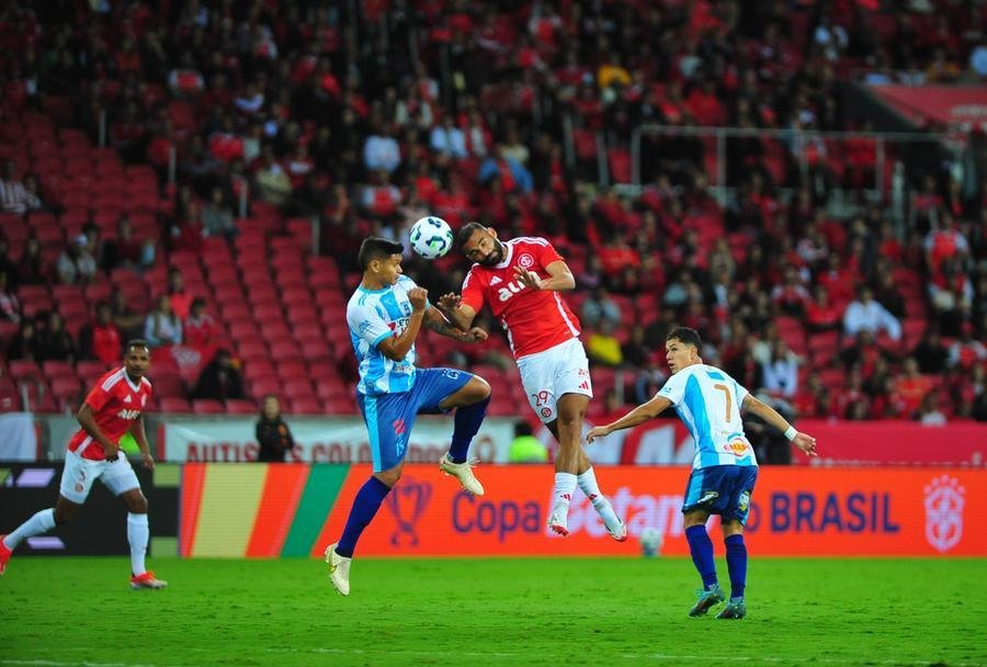 Colorado tenta encaminhar avan&ccedil;o no torneio