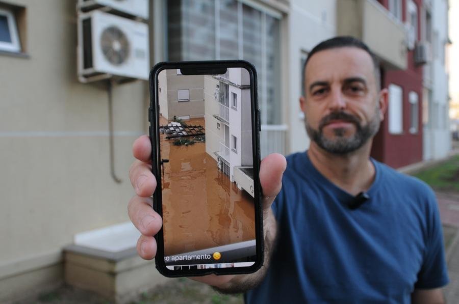 Anderson Meurer viu a &aacute;gua invadir o seu apartamento, que fica no t&eacute;rreo