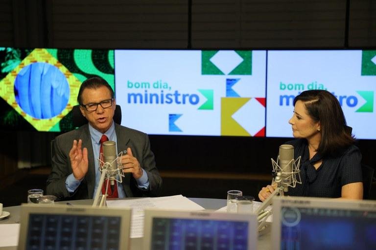 Cerca de R$ 4,8 bilh&otilde;es liberados diretamente para trabalhadores ga&uacute;chos nos programas aux&iacute;lio
