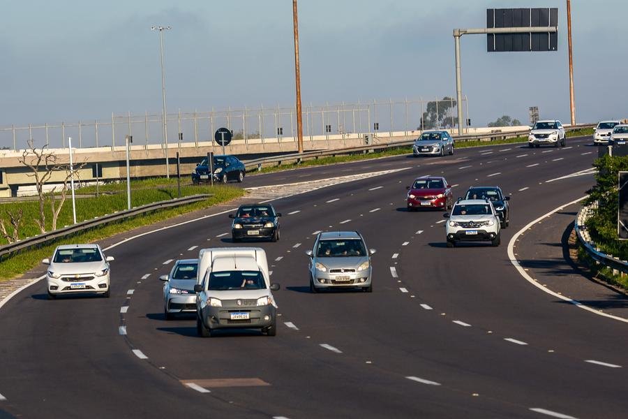 Movimento sa&iacute;da de Porto Alegre no dia do trabalhador