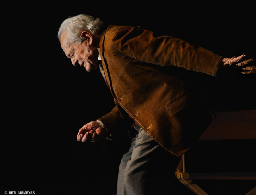Othon Bastos apresenta o mon&oacute;logo "N&atilde;o Me Entrego, N&atilde;o" no final de junho, em Porto Alegre, no Teatro Sim&otilde;es Lopes Neto