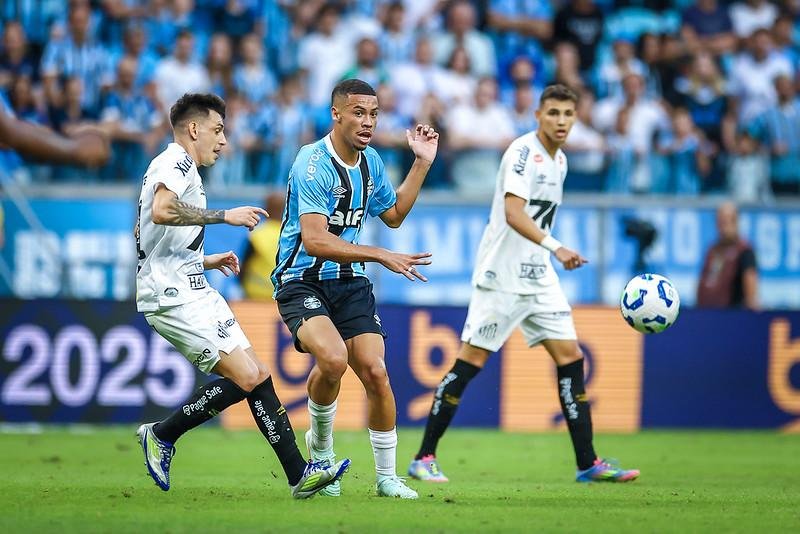 Alysson tem chamado a aten&ccedil;&atilde;o nos &uacute;ltimos jogos do Gr&ecirc;mio