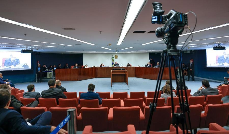 Cada advogado teve 15 minutos para defendeu seus argumentos antes de os ministros apresentarem seus votos