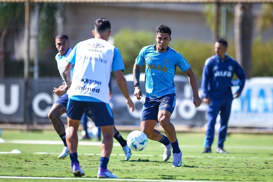 Arezo ser&aacute; o comandante do ataque tricolor no Peru