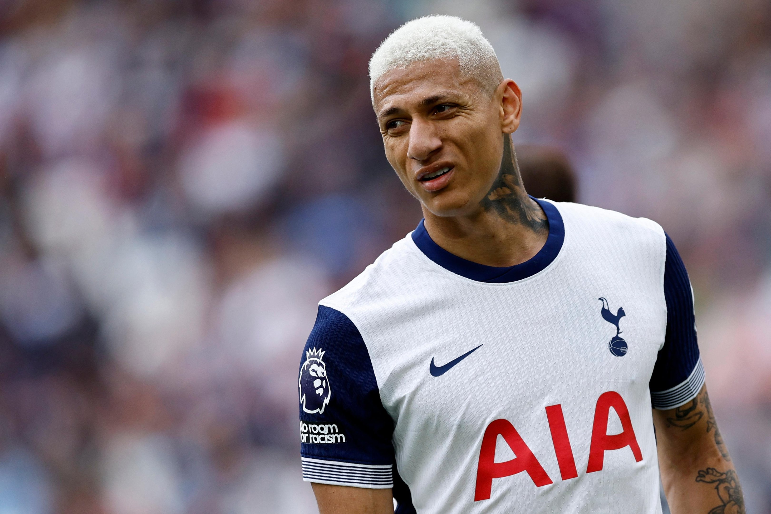 Jogador tenta ser negociado pelo clube, mas ainda n&atilde;o aceitou nenhuma proposta