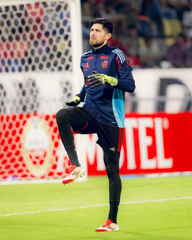 Goleiro do Flamengo tem carro alvejado com tiros ap&oacute;s empate na Libertadores