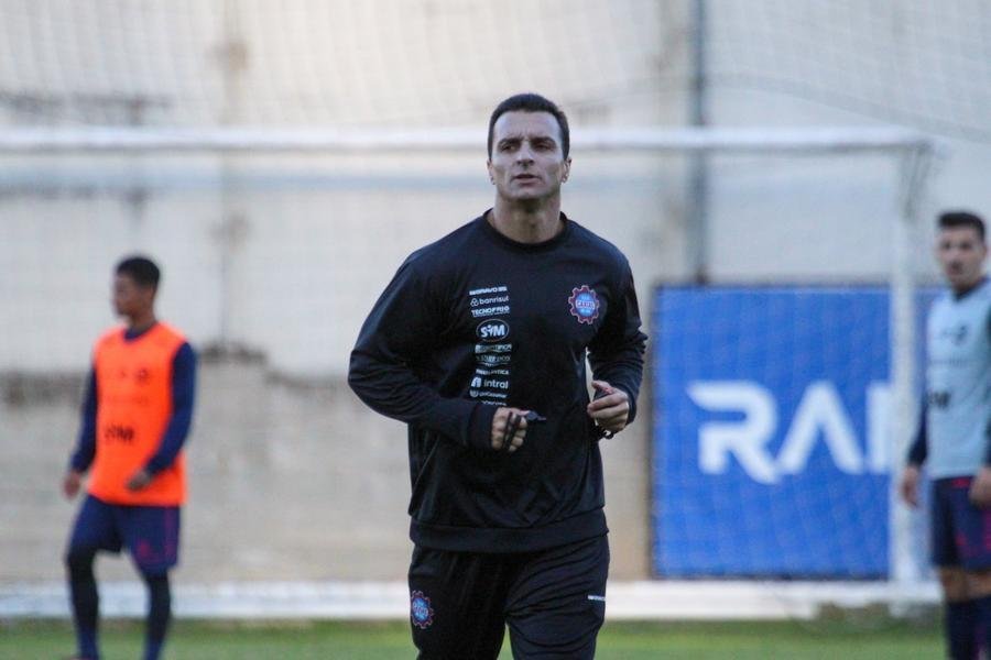 Treino do Caxias na Baixada Rubra sob comando de J&uacute;nior Rocha