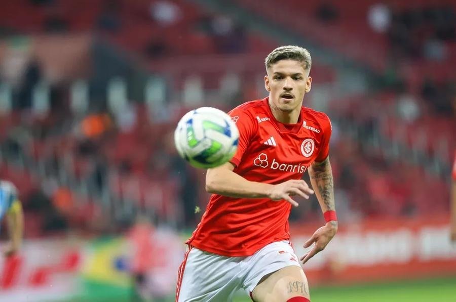 Lucca dever&aacute; ganhar uma sequ&ecirc;ncia no time titular colorado