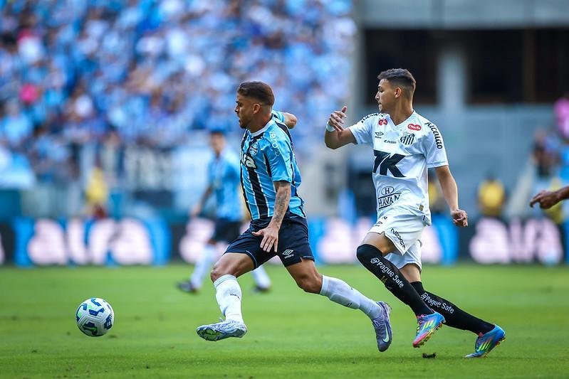 Gr&ecirc;mio confirma les&atilde;o de Cu&eacute;llar na perna direita