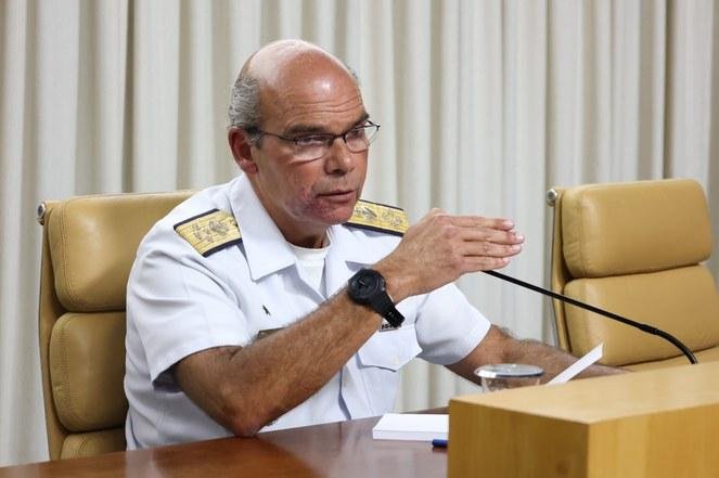Olsen assume interinamente o Minist&eacute;rio da Defesa entre os dias 12 e 18 de maio