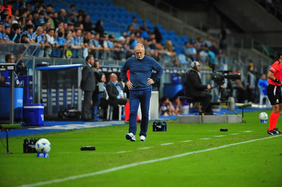 Mano Menezes n&atilde;o gostou da atua&ccedil;&atilde;o da equipe contra o Godoy Cruz