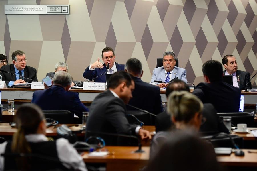 Queiroz participou de sess&atilde;o em comiss&atilde;o do Senado