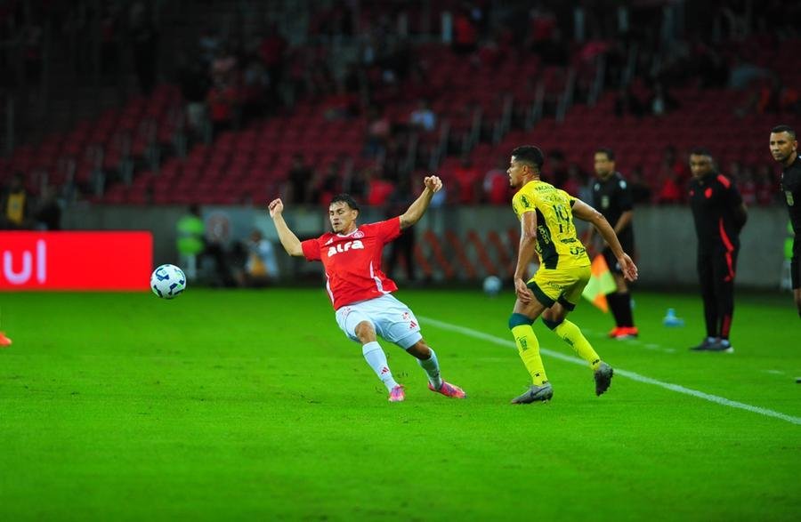 Clube paulista surpreendeu o Colorado e largou na frente no Beira-Rio