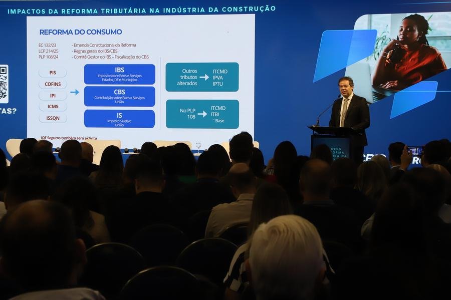 O vice-presidente da &Aacute;rea Jur&iacute;dica da C&acirc;mara Brasileira da Ind&uacute;stria da Constru&ccedil;&atilde;o (CBIC), Fernando Guedes, foi um dos palestrantes