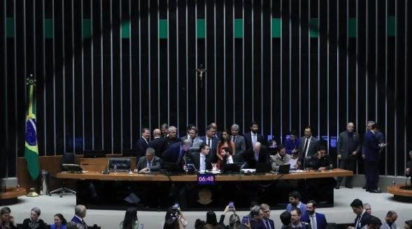 C&acirc;mara aprova urg&ecirc;ncia para PL que pro&iacute;be desconto autom&aacute;tico no INSS
