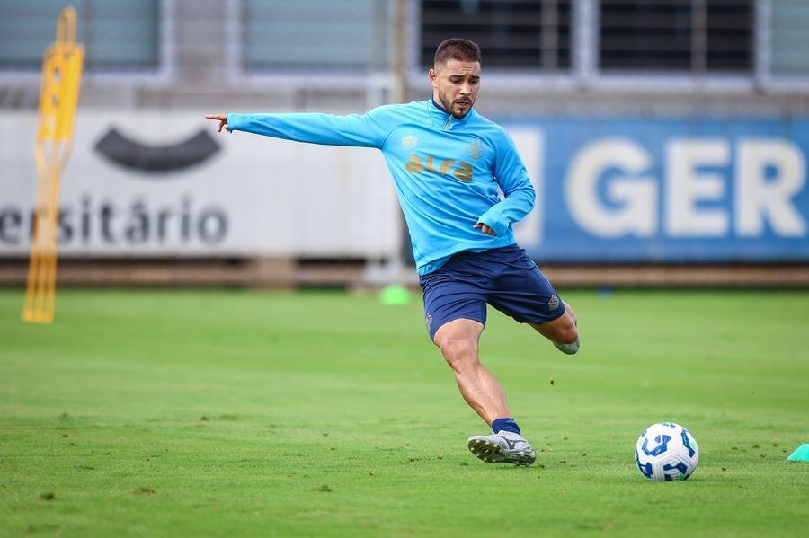 Jo&atilde;o Pedro deve voltar ao time titular contra o Bahia