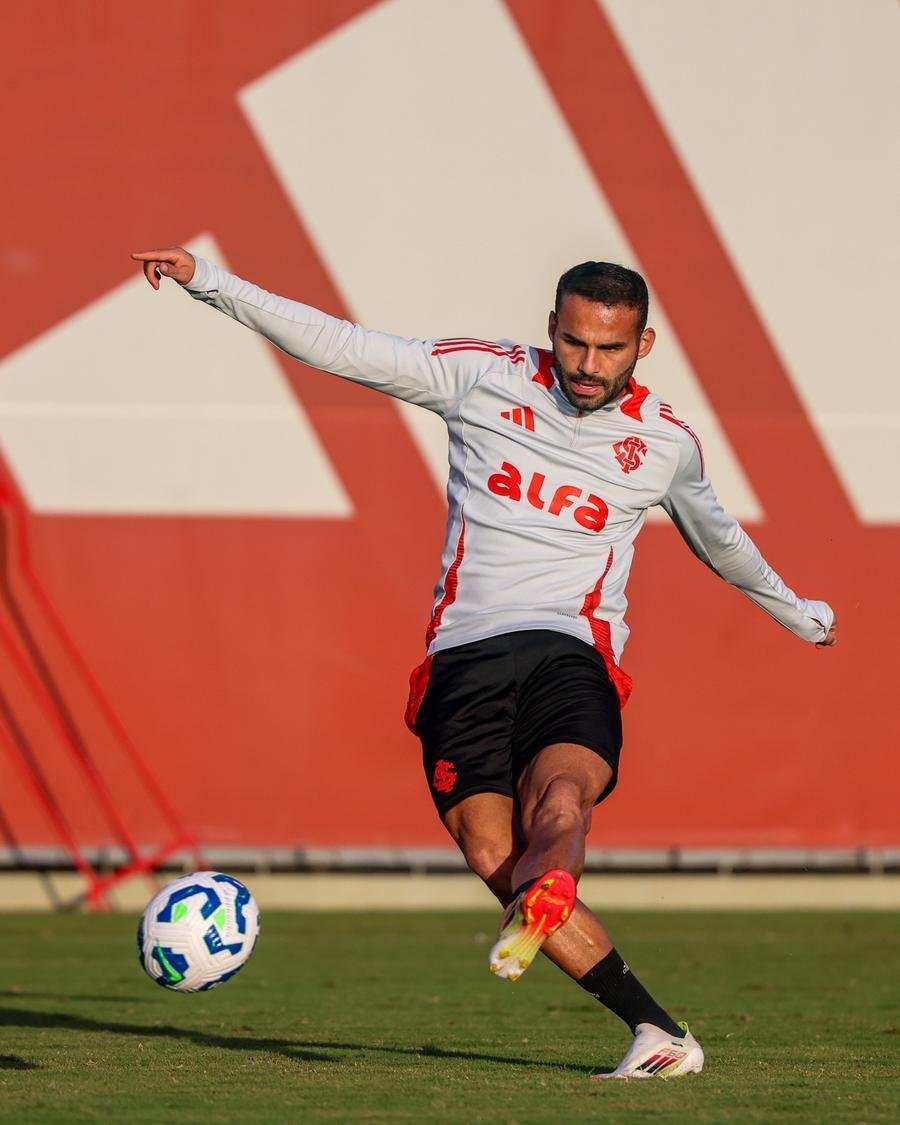 Thiago Maia treinou na tarde desta sexta-feira no CT Parque Gigante
