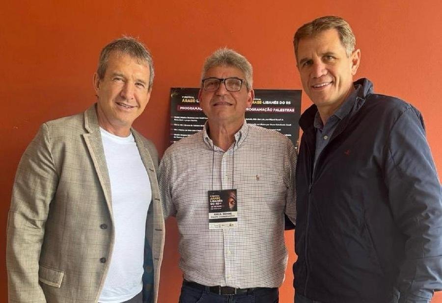 O empres&aacute;rio Dody Sirena com Kalil Sehbe&nbsp; e Ernani Polo no 1&ordm; Festival &Aacute;rabe-liban&ecirc;s na Sociedade Libanesa