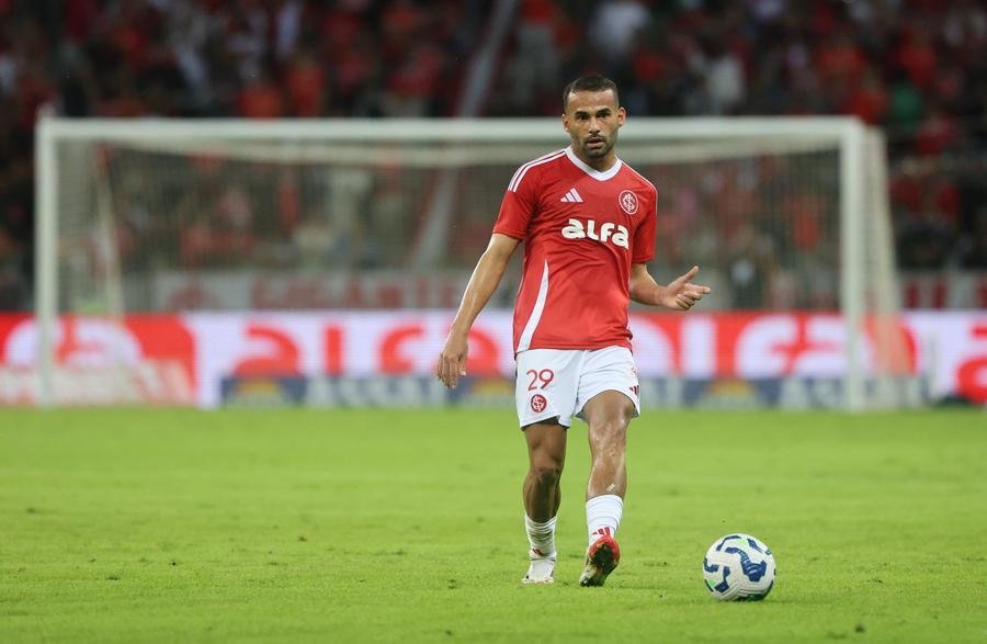 Roger Machado deve manter o esquema com tr&ecirc;s volantes na partida contra o Bahia, nesta quarta-feira, no Beira-Rio