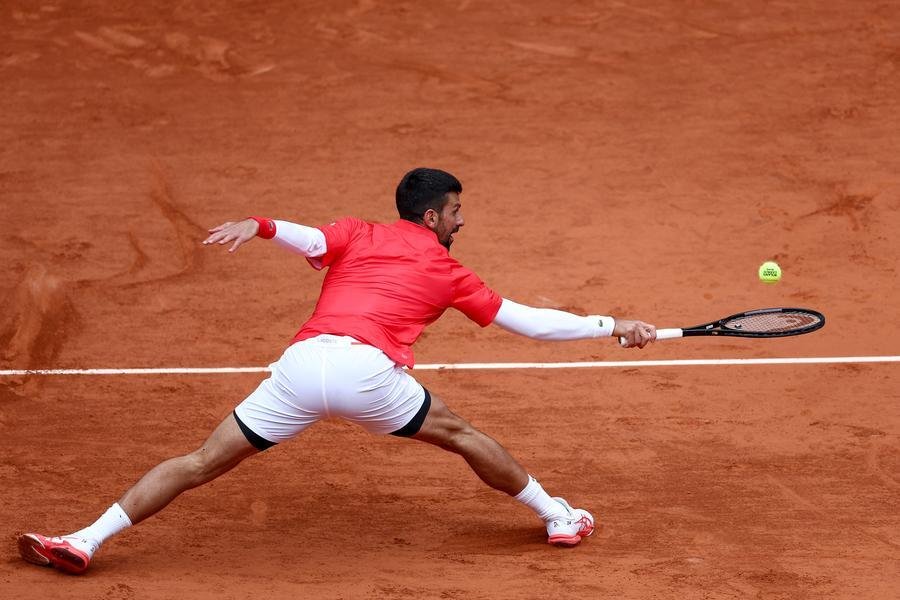 S&eacute;rvio avan&ccedil;ou para a segunda rodada de Roland Garros