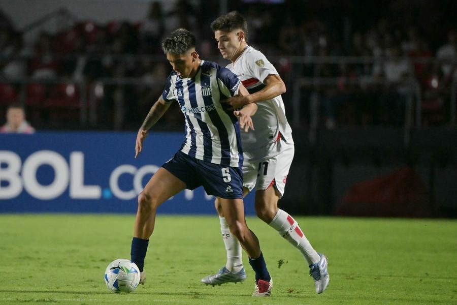 Bobadilla deixou o est&aacute;dio antes do fim da partida