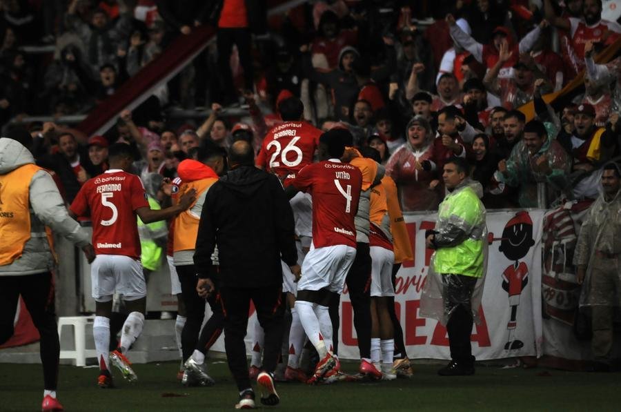 Inter comemora o segundo gol sobre o Bahia no Beira-Rio