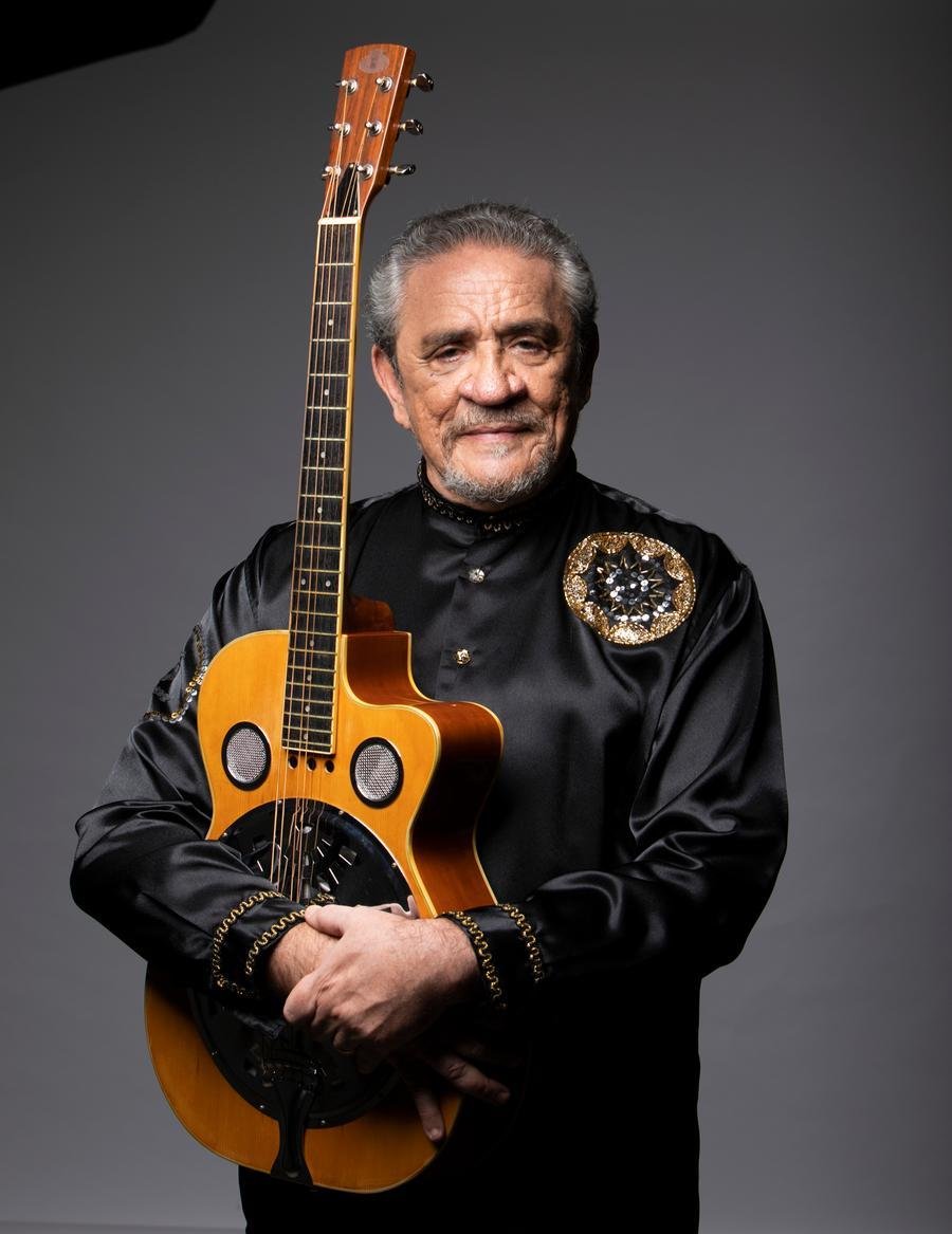 Z&eacute; Ramalho traz ao Ara&uacute;jo Vianna suas m&uacute;sicas cl&aacute;ssicas,  como &ldquo;Admir&aacute;vel Gado Novo&rdquo;  e &ldquo;Ch&atilde;o de Giz&rdquo;